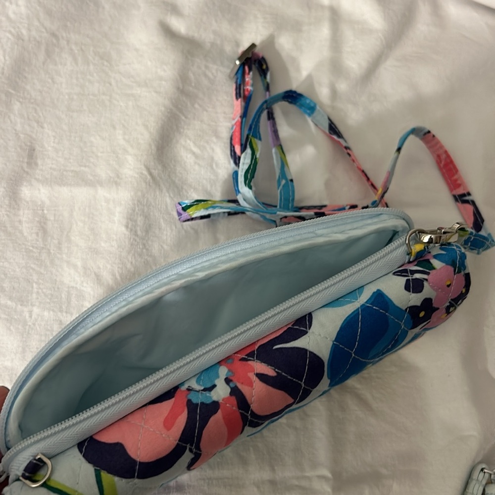 Vera Bradley Trifold Clutch with matching zip pouch - Picture 3 of 10
